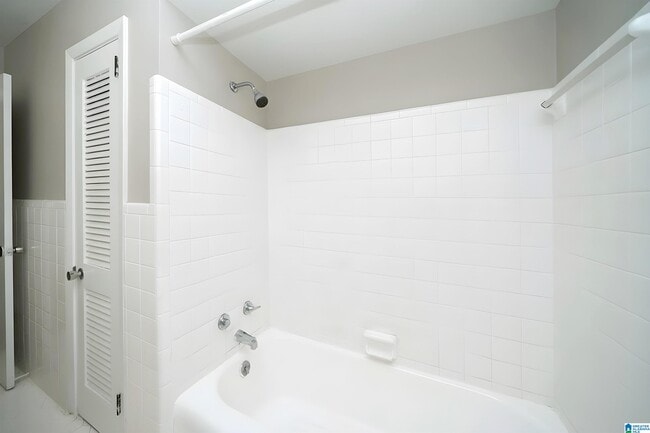 Building Photo - 1213 Oakwood St