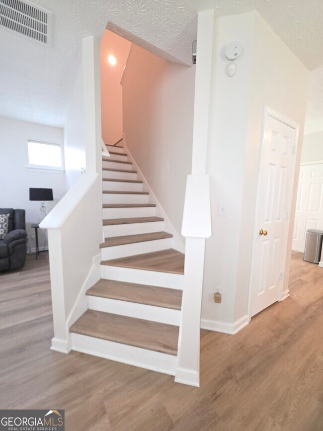 Building Photo - 4691 Highpoint Ln