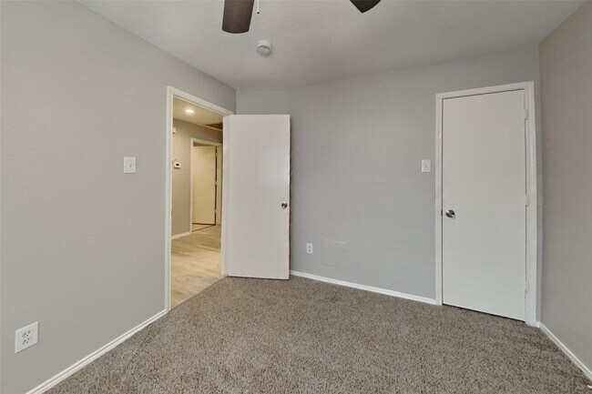 Building Photo - 1327 Coppercrest Dr