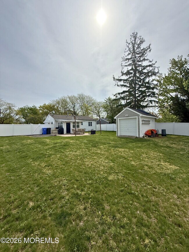 Building Photo - 878 Salem Dr