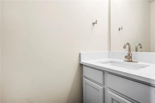 Building Photo - 3300 Northcliff Dr