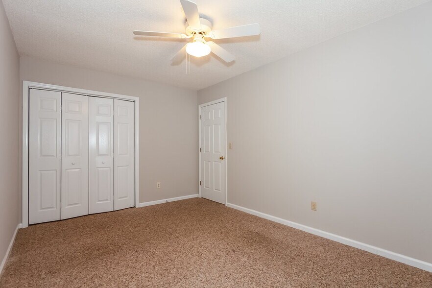 Building Photo - 4980 Valley Trail Ct