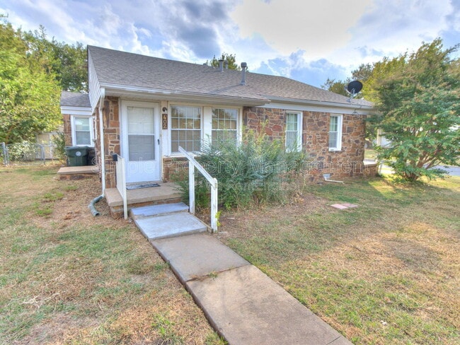 Building Photo - 402 Babb Dr