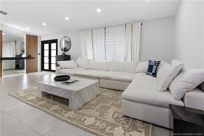 Building Photo - 5143 Deerhurst Crescent Cir