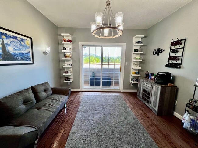 Building Photo - Beautiful home in the Chancellor Walk neig...
