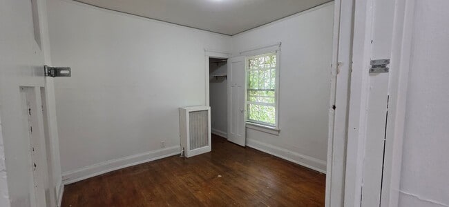 Building Photo - 3059 N Frederick Ave