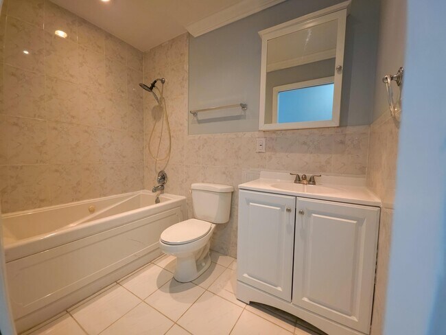 Building Photo - 1204 Sunset Rd