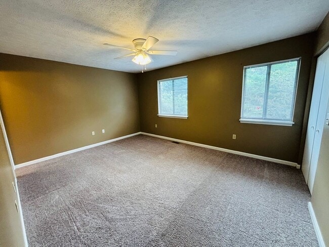 Building Photo - 931 Lora Ln