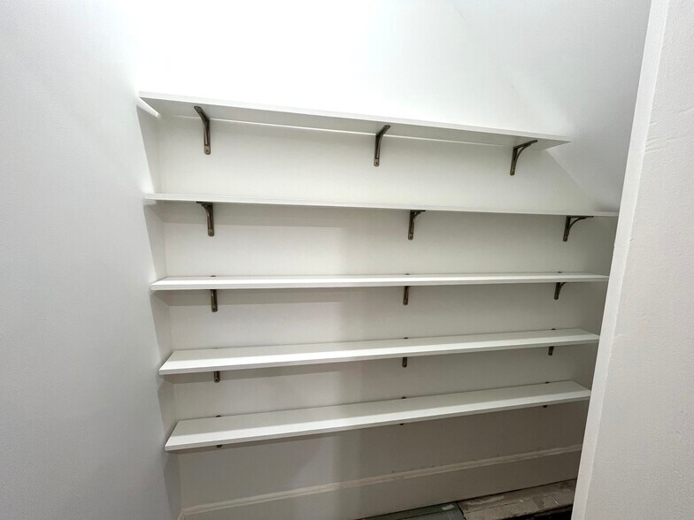 Building Photo - 672 Mohawk St