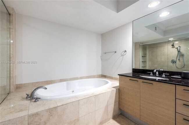 Building Photo - 1830 S Ocean Dr