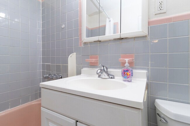 Building Photo - 1566 2nd Ave