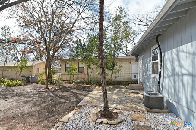 Building Photo - 571 W Merriweather St