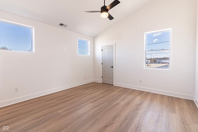 Building Photo - 2053 Columbia Ave