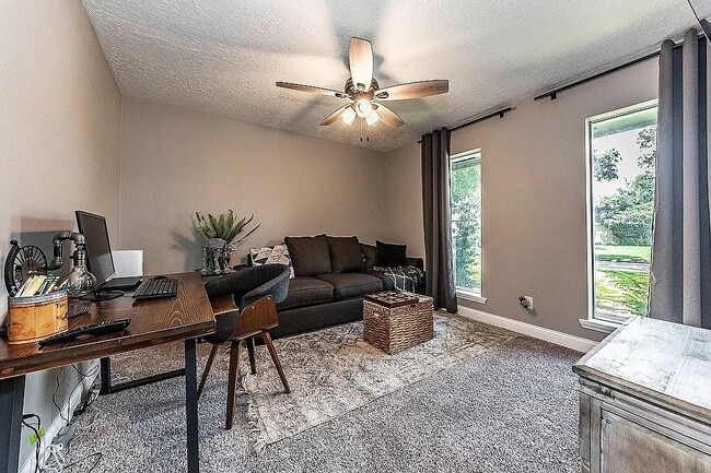 Building Photo - 3610 Lonniewood Dr