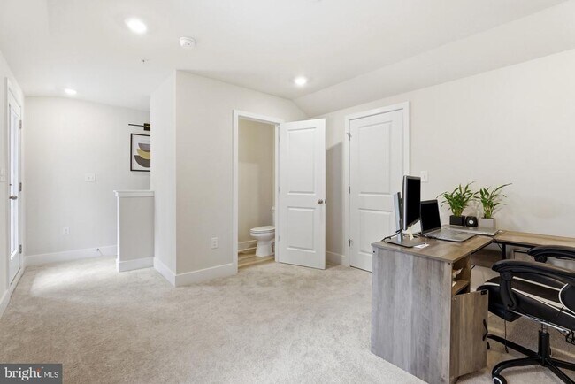 Building Photo - 6815 Winterhill Ln