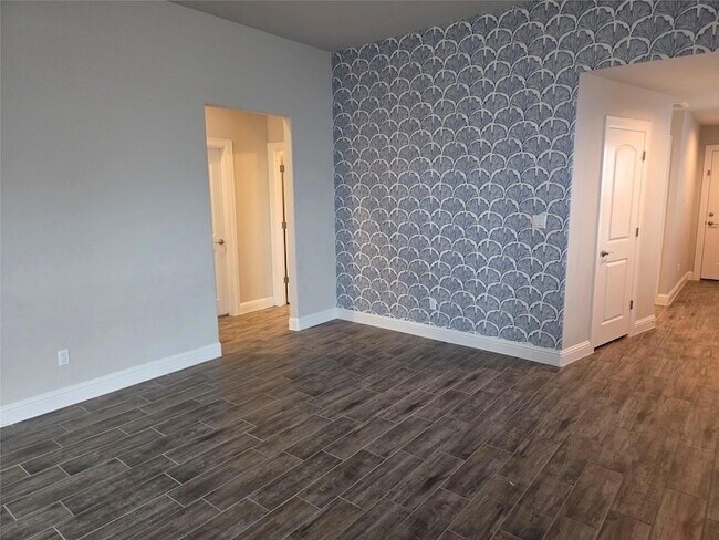 Building Photo - 105 Riverhill Dr