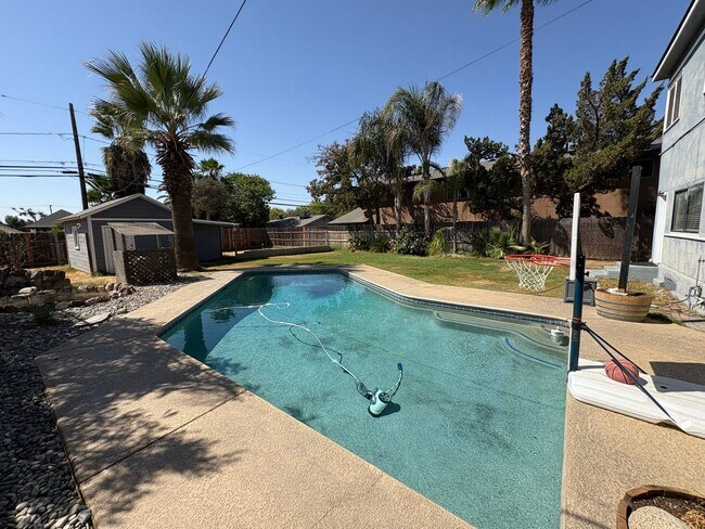 Building Photo - Beautiful 2 Story home Available coming soon!, pet friendly!