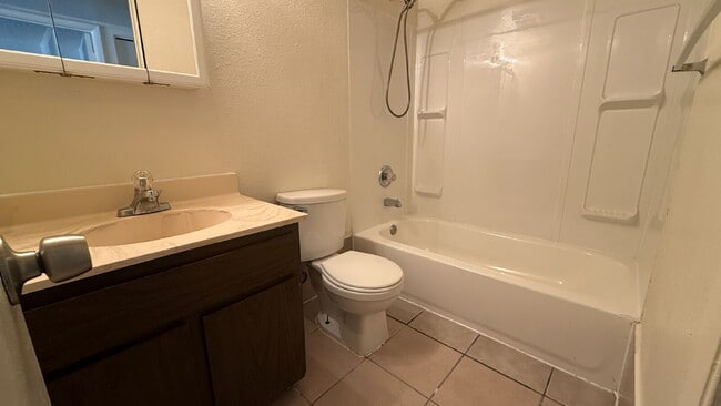 Building Photo - "Charming 2-Bedroom Townhouse in Phoenix -...