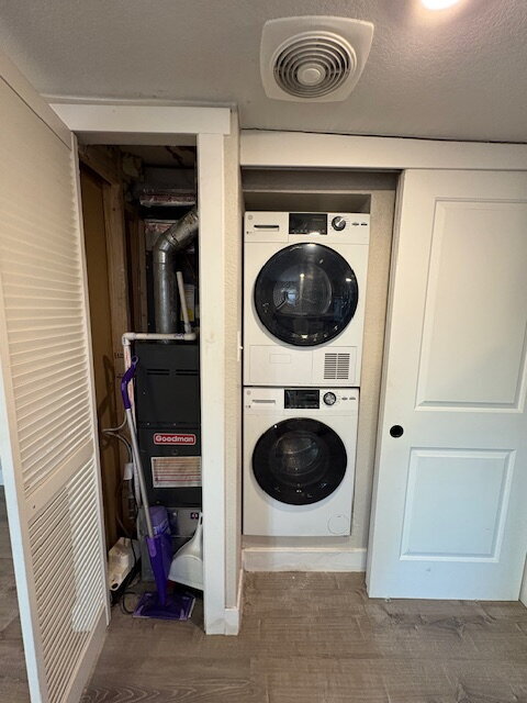 Building Photo - Beautiful Ground Level 2 Bedroom in Lakewood w/ In-Unit W/D!- Pets Welcome!