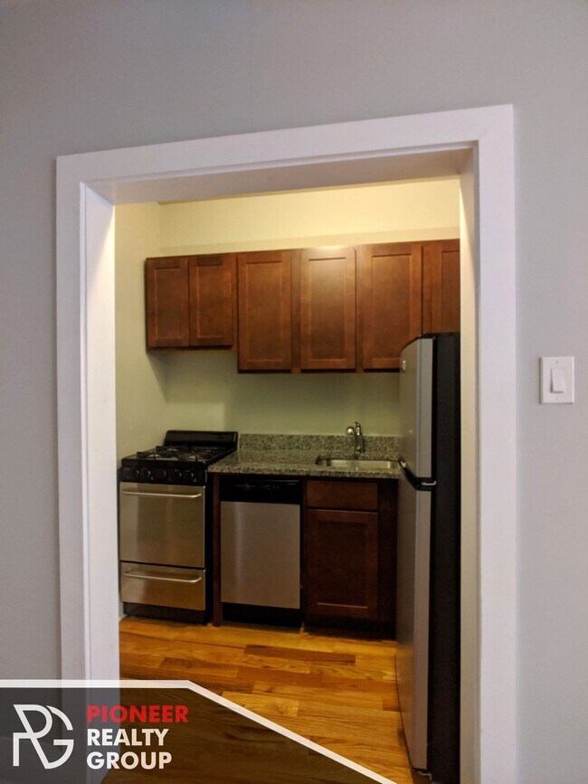 Building Photo - 1154 N Dearborn St