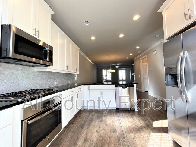 Building Photo - 113 Laurel Crst Aly