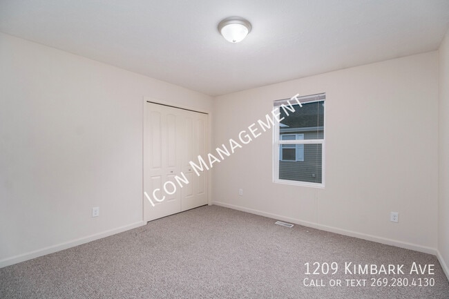 Building Photo - 1209 Kimbark Ave