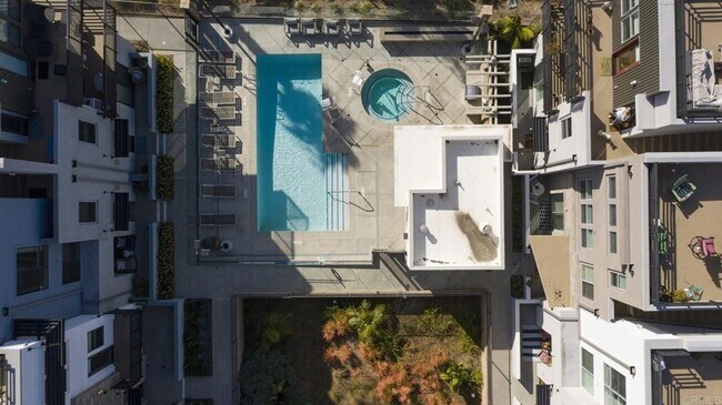 Building Photo - Downtown Oceanside Condo with pool and roo...