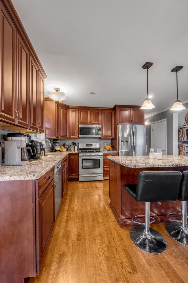 Building Photo - 653 Mt Vernon Dr