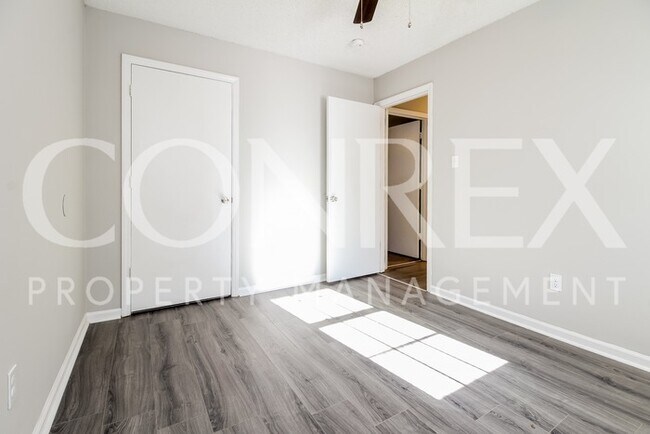 Building Photo - Gorgeous 3 Bedroom