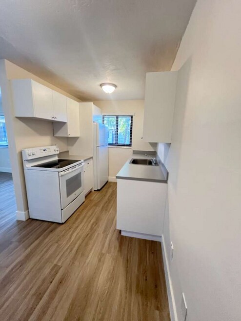 Building Photo - 1410 HIALEAH