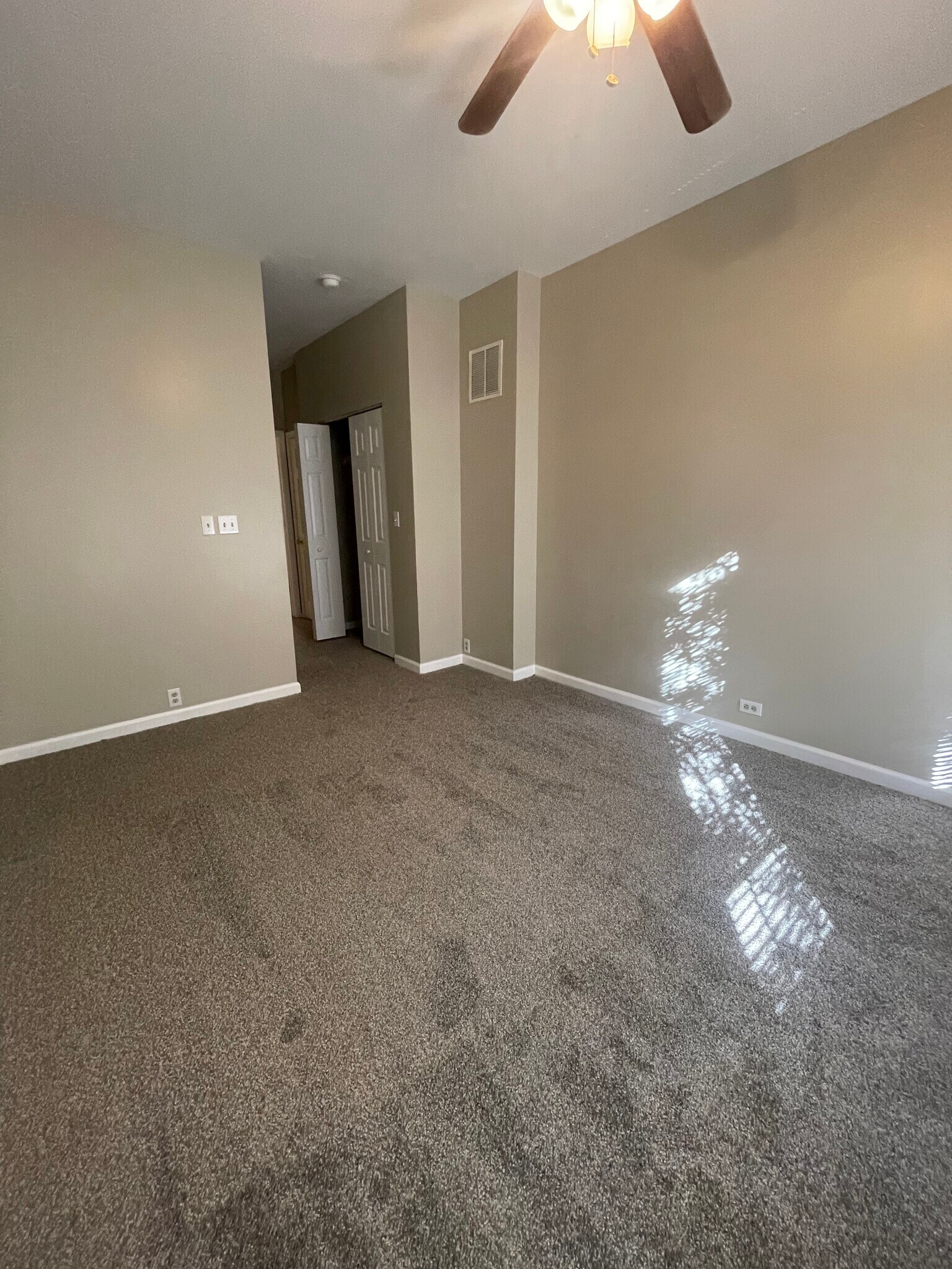 Master Bedroom - 1127 S Carey St