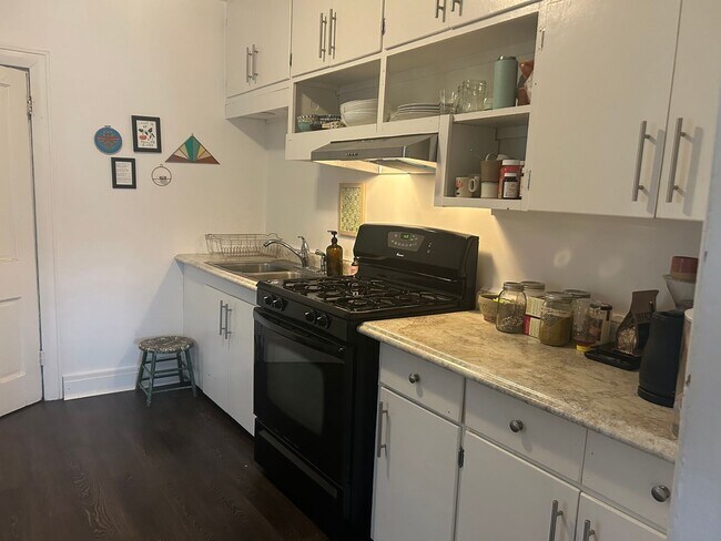 Building Photo - 1802 W 3rd St