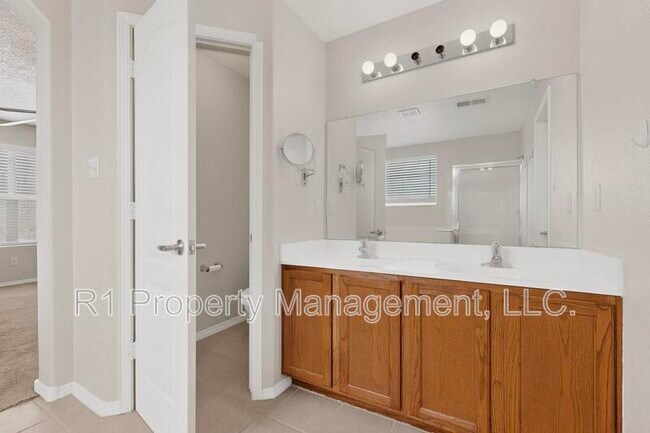 Building Photo - 2713 Violeta Cir SE