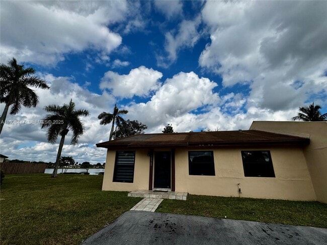 Building Photo - 12365 SW 119th Terrace