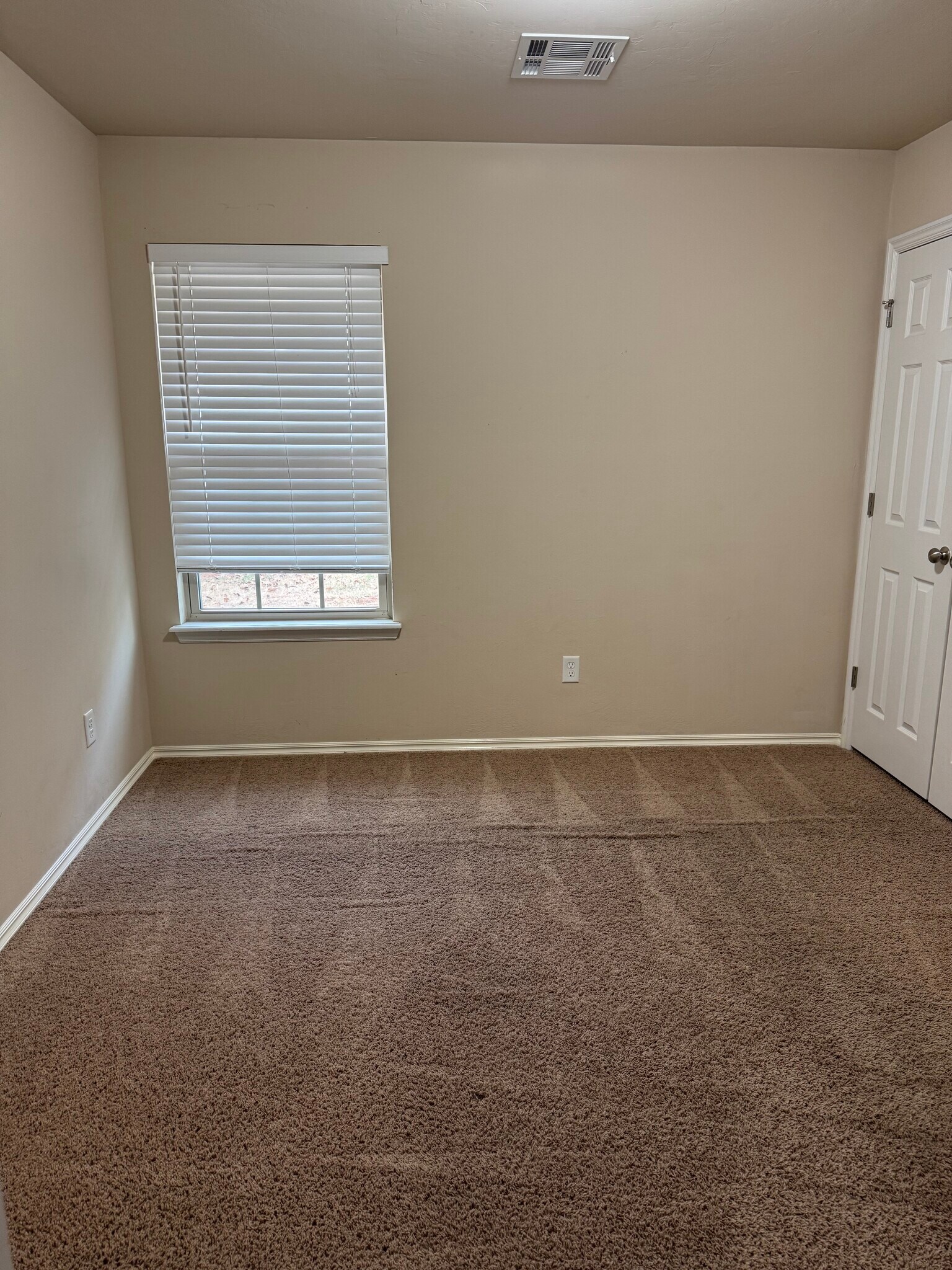 Building Photo - 2321 Golden Ln