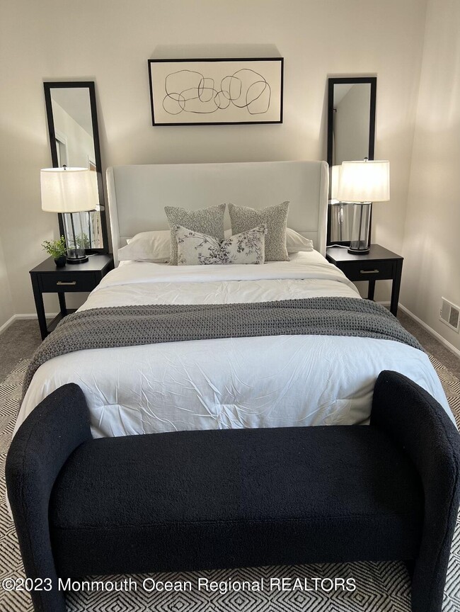 Building Photo - 556 Mark Dr