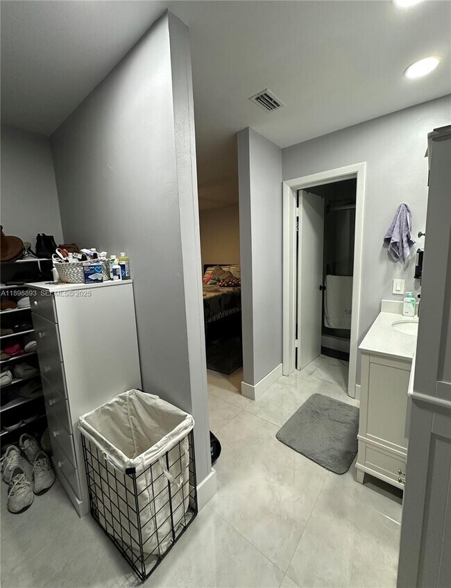 Building Photo - 3355 NW 47th Ave