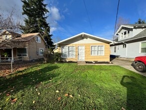 Building Photo - Charming 3-Bedroom SE Portland Home – Fully Fenced Yard - Video attached