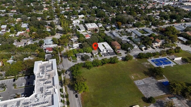 Building Photo - 1215 NE 127th St