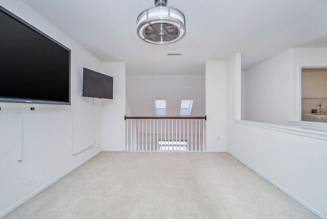 Building Photo - 985 Lambourne Ln