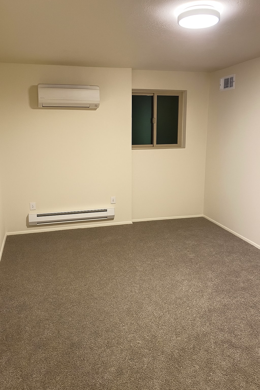 Bed 1 - 2489 Pierce Ave