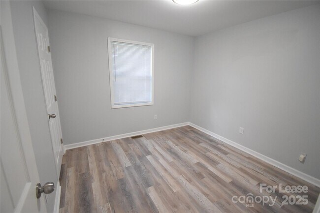 Building Photo - 6628 Cool Water Ct