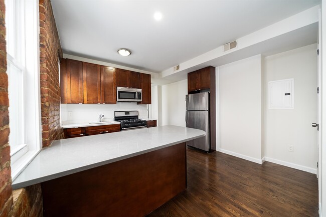 Building Photo - 386 Bergen Ave