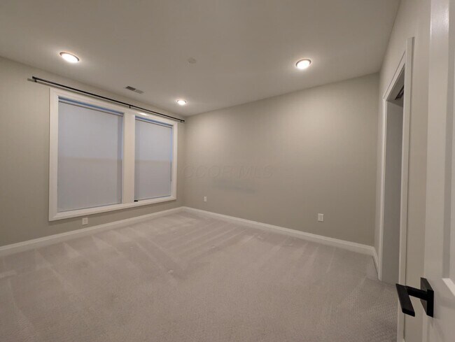 Building Photo - 751 N 6th St