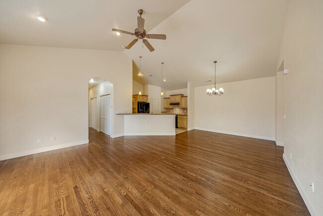 Building Photo - 832 Montclair Dr