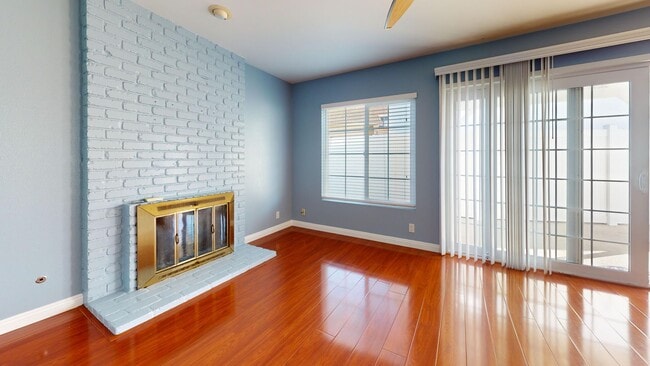 Building Photo - Spacious 5-Bedroom Family Home Available for Long Term Rent!