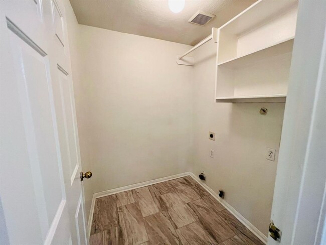 Building Photo - 2027 Mickle Creek Dr