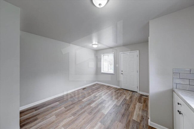 Building Photo - 3305 N Whittier Pl