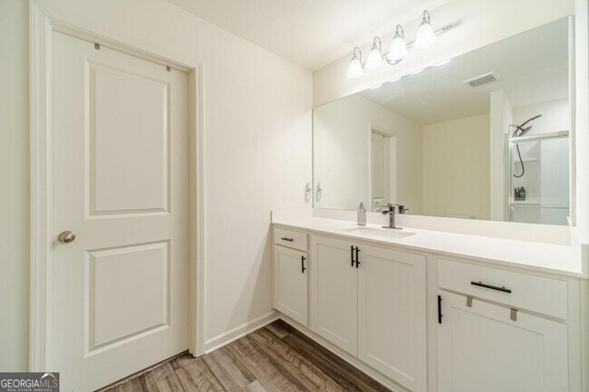 Building Photo - 222 Knightsbridge Ln