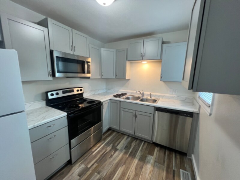 Building Photo - 521 N Woodrow Ave